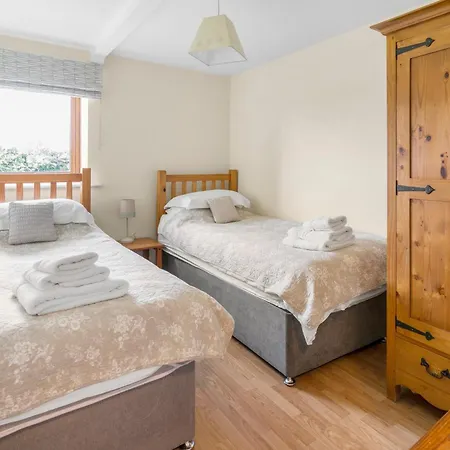 Harvest And Holly Barn Yarm