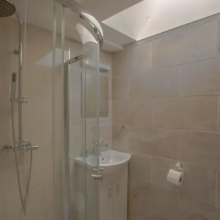 Harvest And Holly Barn * Yarm