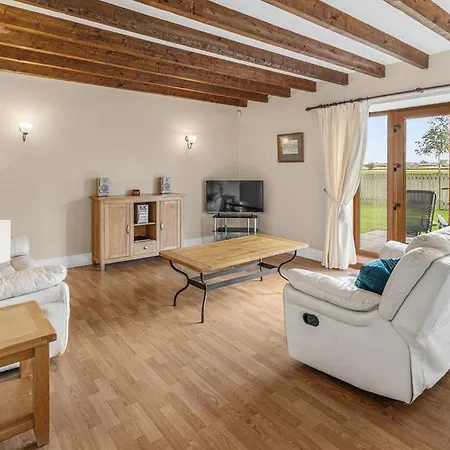 Dom wakacyjny Harvest And Holly Barn *