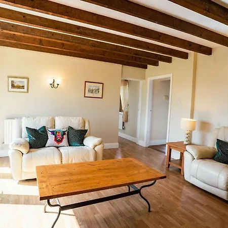 Harvest And Holly Barn * Yarm