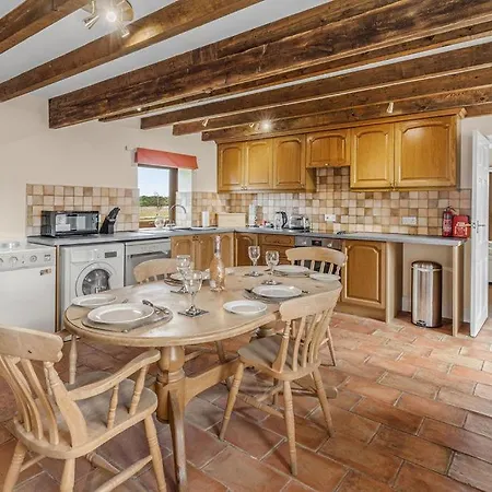 Dom wakacyjny Harvest And Holly Barn *