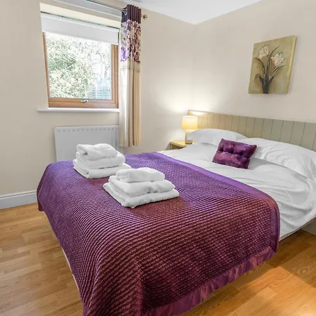 Harvest And Holly Barn *