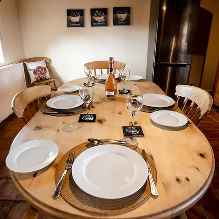 Harvest And Holly Barn *